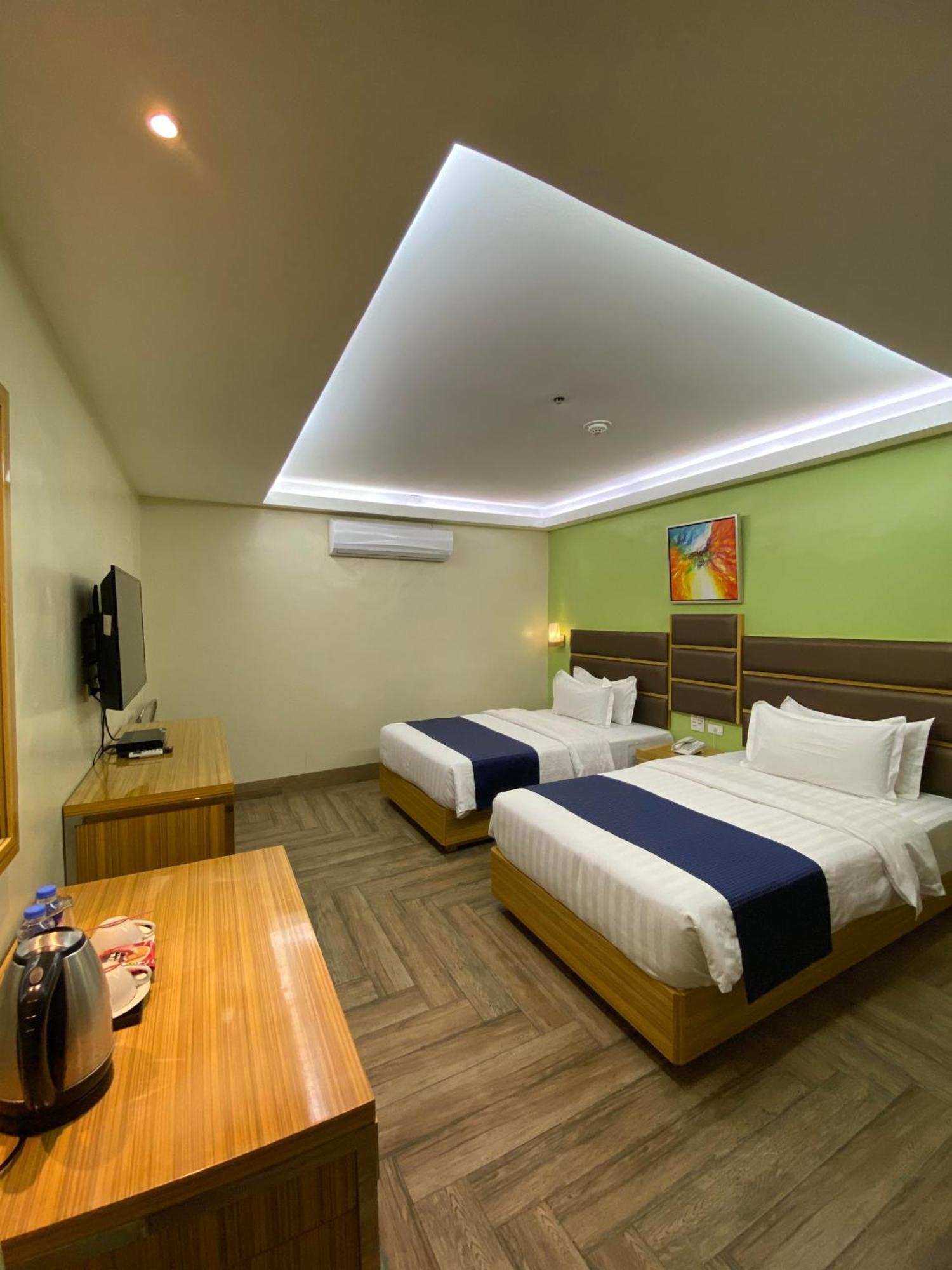 Sun Star Grand Hotel Manila Exterior photo
