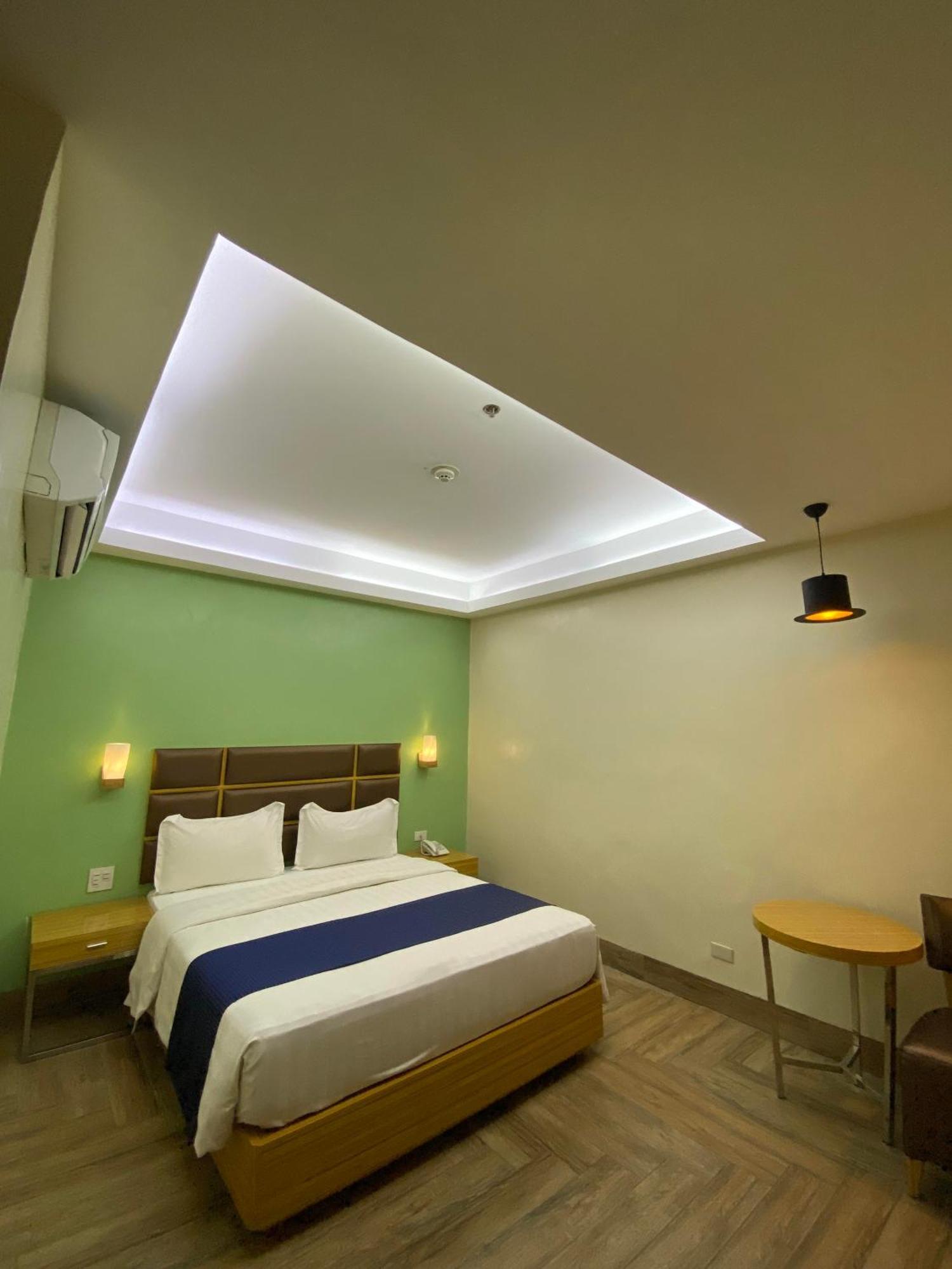 Sun Star Grand Hotel Manila Exterior photo